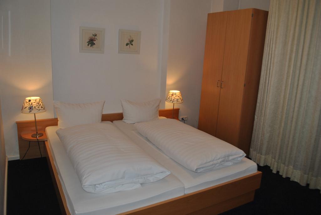 Hotel Am Kornmarkt Heidelberg Rum bild